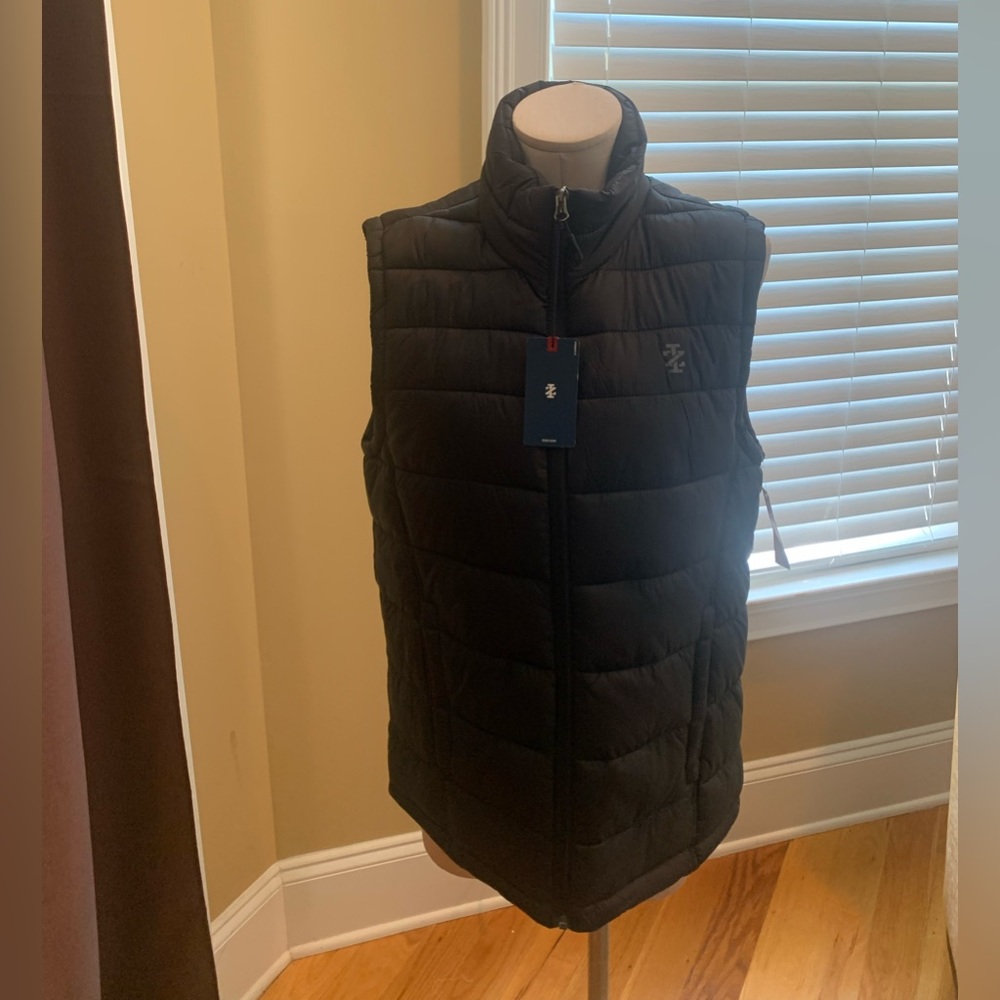 NWT: IZOD men’s puffer vest size small.